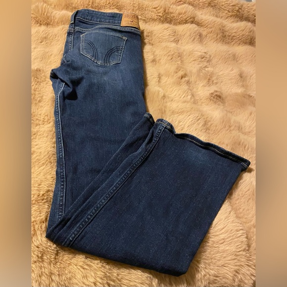 Woman’s distressed Holister boot cut jeans - Picture 2 of 4